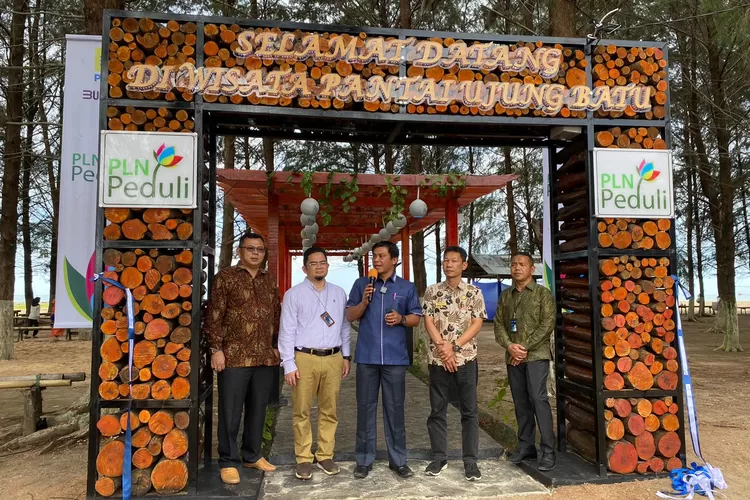 Lokasi Ekowisata Ujung Batu Kelurahan Pasie Nan Tigo Kecamatan Koto Tangah Kota Padang bersolek karena Program Tanggung Jawab Sosial dan Lingkungan (TJSL).