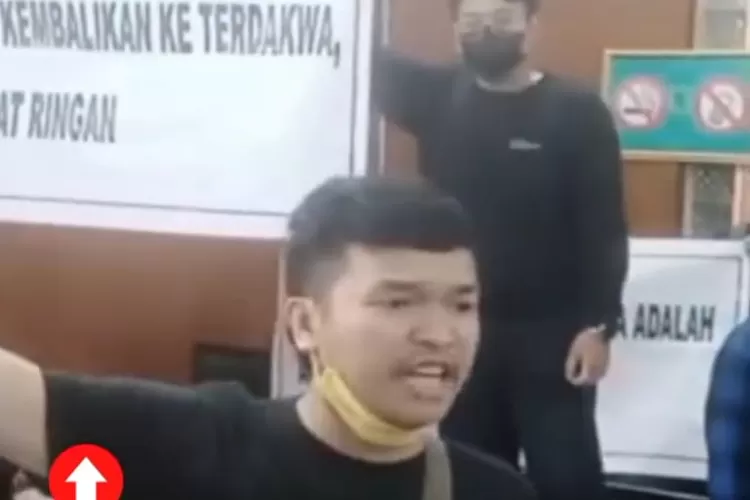Belasan orang korban berteriak tak terima putusan hakim