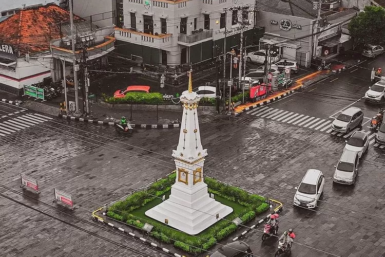 Tugu Jogja, salah satu rekomendasi destinasi wisata gratis yang menjadi ikon Kota Jogja (Instagram @potretjogja)