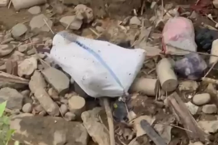 Mayat wanita ditemukan dalam karung di Gunung Putri, Kabupaten Bogor.