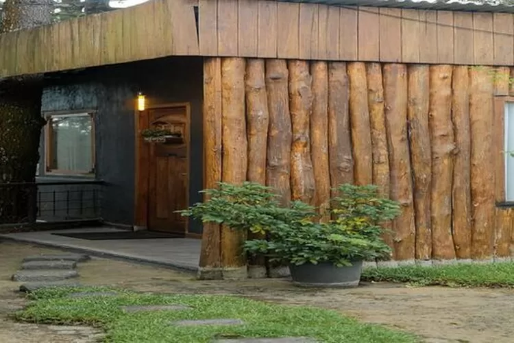 Sandalwood Boutique Hotel yang unik buat staycation di Lembang (Instagram @sandalwood.hotel)