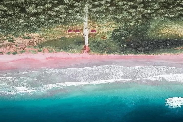 Rekomendasi 4 Destinasi Wisata Di Nias Utara, Ada Pantai Berwarna Pink Lho! (Instagram @ditjen_ppdt)