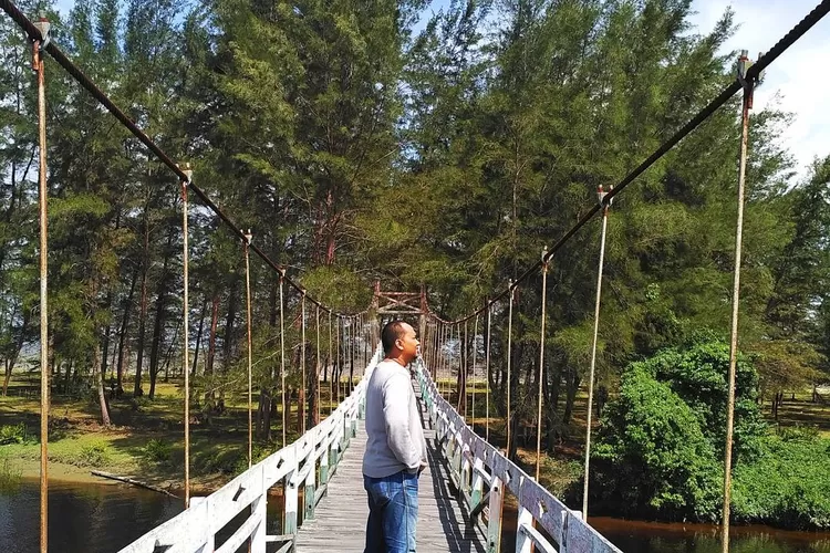Destinasi wisata alam Pantai Bakau di Seruyan Kalimantan Tengah (Instagram @joen_id)