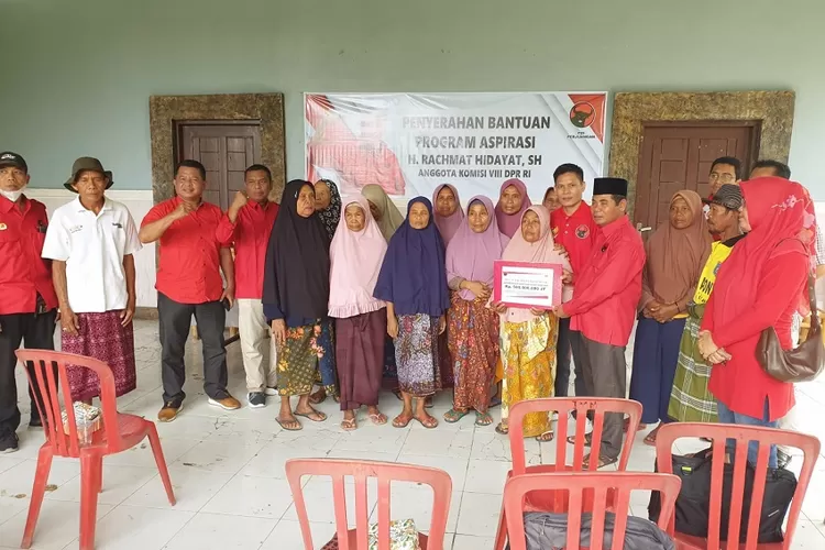 Belasan janda miskin di Lombok Barat dibantu Rumah Sejahtera Terpadu (RST). (Suara Karya/istimewa)