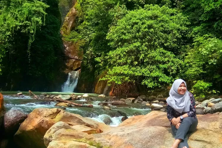 Wisata alam di Sumatera Utara, Air Terjun Sampuren Putih (Instagram @nurul.u1003)