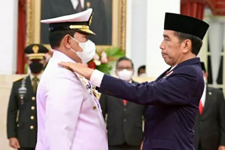 Dilantik Presiden Jokowi, Laksamana Yudo Margono Resmi Jabat Panglima TNI. (BPMI Setpres)