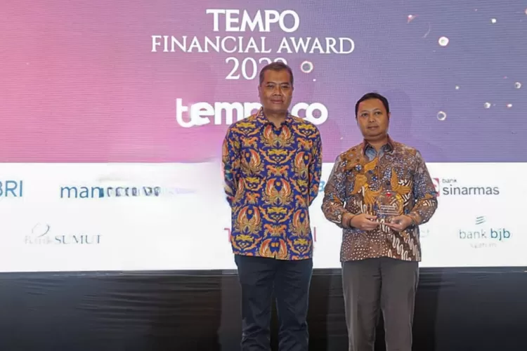 bank dinobatkan sebagai pemenang Tempo Financial Award (TFA) 2022 kategori "The Best Bank in Digital Service,  The Best Bank in Financial Resilence  &amp; The Best Bank in Financial Sustainability".  (Foto: humas bank bjb)