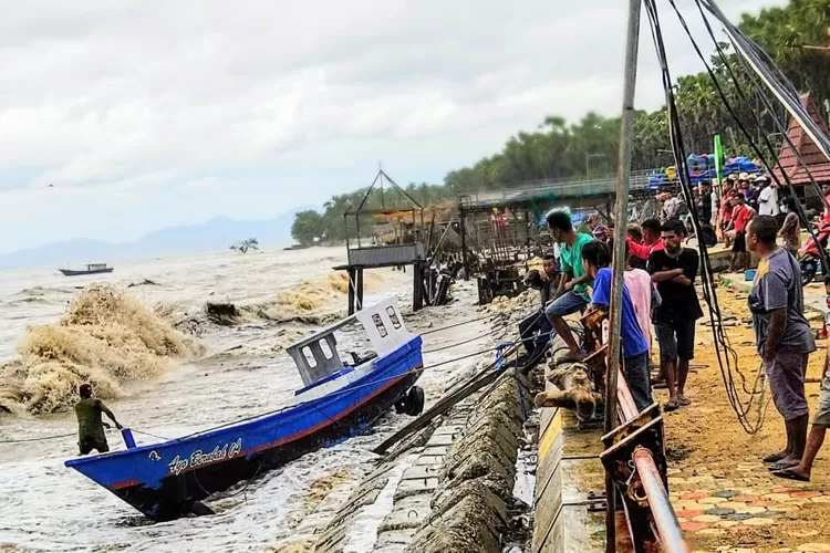 Libur Nataru Dengan Cuaca Ekstrim Bmkg Ingatkan Pemudik Jalur Darat