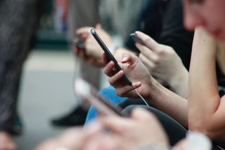 Ilustrasi Nomofobia, ketika kamu cemas dan panik saat jauh dari ponsel (unsplash/ROBIN WORRALL)