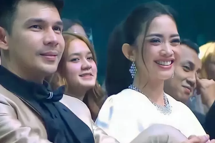 Momen kebersamaan Ririn Dwi Ariyanti dan Jonathan Frizzy di SCTV Award. (Gorajuara/ dok: Instgram/ ririn_ijonk_soport)