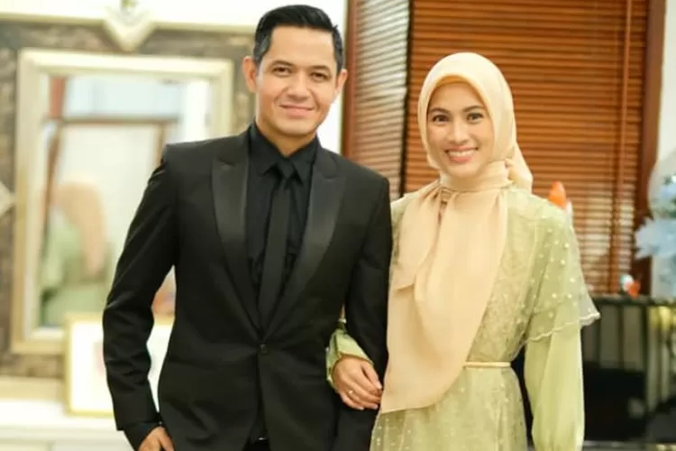 Alyssa Soebandono dan Dude Harlino akan menghadiri suatu pesta. (Instagram/ @ichasoebandono)
