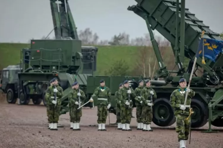 Ilustrasi. Pasukan Swedia unjuk senjata