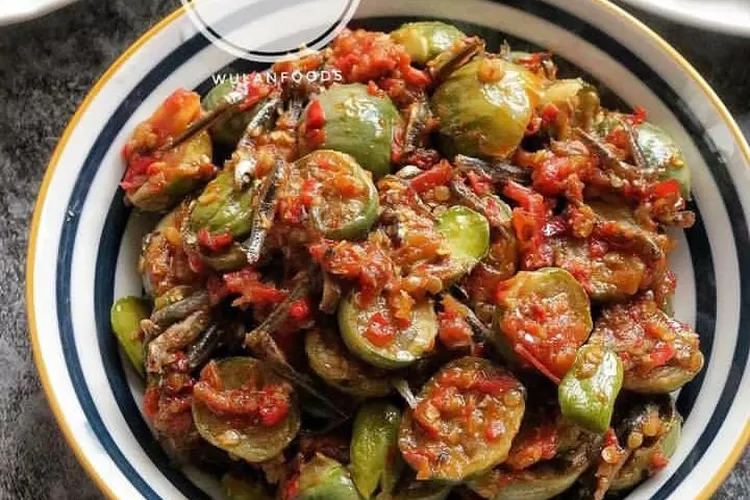 Resep sambal terong gelatik dan teri dijamin makan terasa enak sekali. (instagram @menuseharihari)