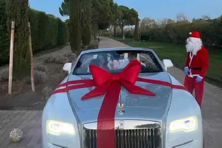 Cristiano Ronaldo dapat Rolls Royce sebagai hadiah natal (Sport Bible)