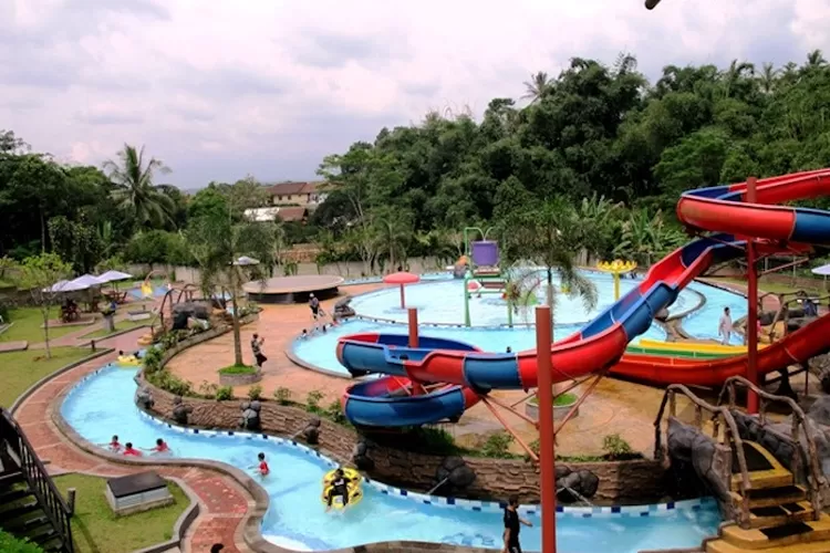 Cibalung Happy Land dapat dikunjungi bersama keluarga, dikarenakan fasilitasnya yang komplit dan menjadikan anak anda aktif dan ceria.(sentul.city).*