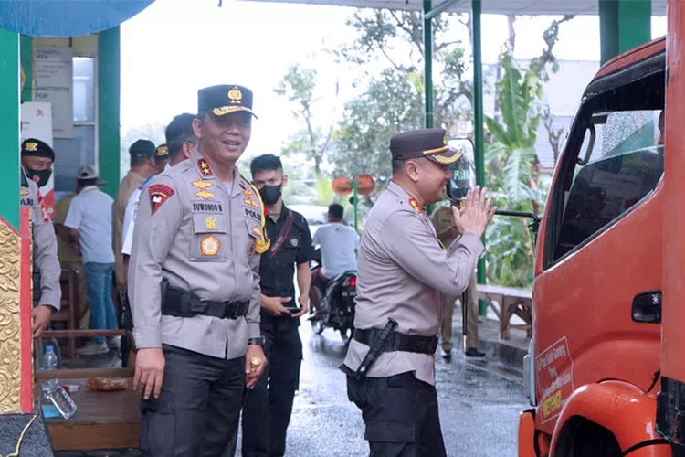 Kapolda DIY Irjen Suwondo Nainggolan mengecek kesiapan petugas yang bertugas pada libur Nataru. (Istimewa )