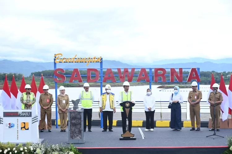 Presiden Joko Widodo Resmikan Bendungan Sadawarna, Bupati Nina Agustina: Siap Tingkatkan Produksi Padi Indramayu. (FOTO: Humas Diskominfo)