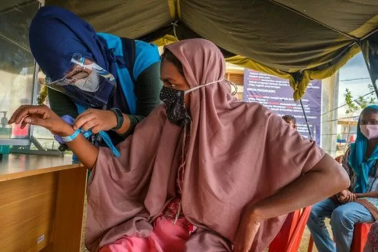 Pengungsi Rohingya tengah mendapat perawatan medis di Provinsi Aceh. UNHRC memuji Pemerintah Indonesia yang telah menerima dengan baik pengungsi dari Rohingya.