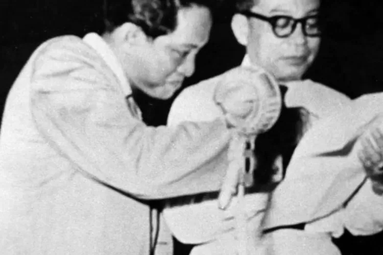 Foto langka tokoh PKI DIpa Nusantara Aidit dengan Mohammad Hatta (arsip_indonesia)