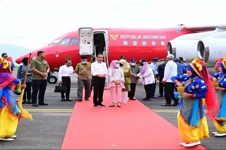 Presiden Jokowi dan Ibu Iriana Jokowi saat mengunjungi Nusa Tenggara Barat (NTB). (instagram.com/jokowi)