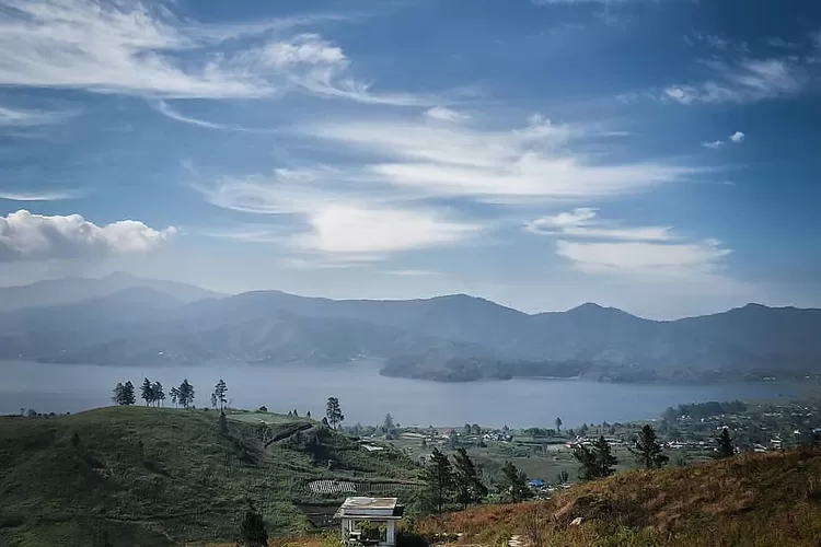 Suasana surga tersembunyi ketika mendaki ke Bukit Cambai Sumatera Barat, wisata alam yang memiliki pemandangan lengkap (Instagram @jajak_kaki_solok)