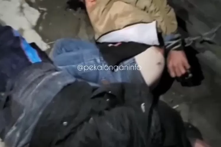 Kedua pencuri Kambing tertangkap warga di Desa Wonokerto, Kabupaten Pekalongan, Jawa Tengah, Rabu pagi, 28 Desember 2022  (Tangkapan layar akun Instagram @pekalonganinfo)