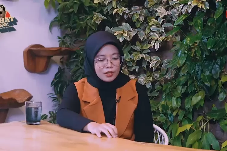 Norma Risma ceritakan kronologi kisah suami yang selingkuh dengan ibu kandungnya di podcast Denny Sumargo (Tangakapan Layar YouTube /Curhat Bang Denny Sumargo)