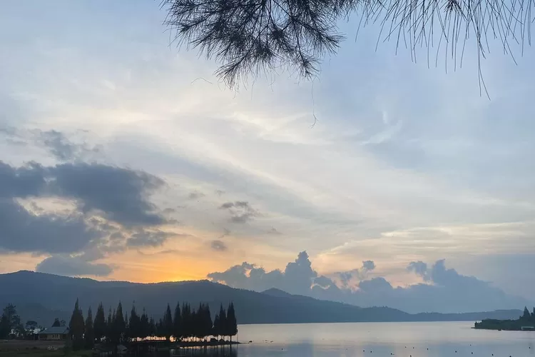 View saat staycation di destinasi wisata Alahan Panjang Resort, Sumatera Barat (Instagram @elvibryna)