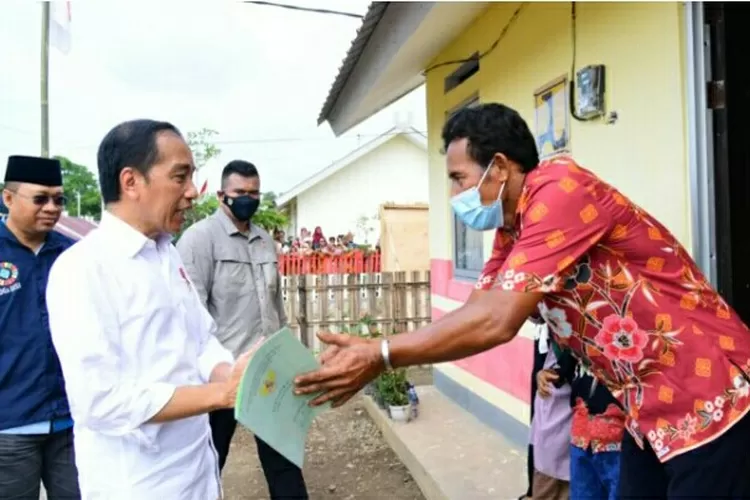 Jokowi Resmikan Huntap bagi Korban Badai Seroja di NTB Lengkap dengan Fasum dan Masjid
