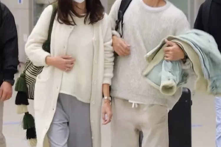 Wanita non selebriti asal Inggris yang dikabarkan pacar baru Song Joong Ki (Instagram @asiashowtime)
