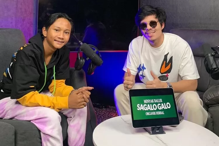 Atta Halilintar harus menahan Tawa saat Undang Fajar Sad Boy ke Podcastnya