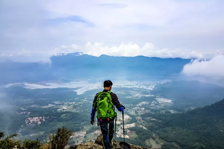 Gunung Parang, salah satu destinasi wisata di Purwakarta (Instagram @rhivin_geovan)