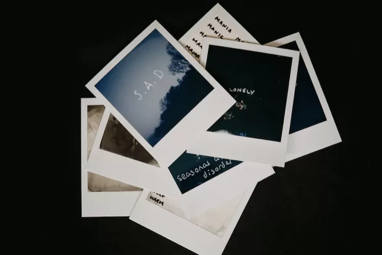 Ilustrasi perasaan beragam emosi saat tahu pasangan selingkuh (Unsplash/Annie Spratt)