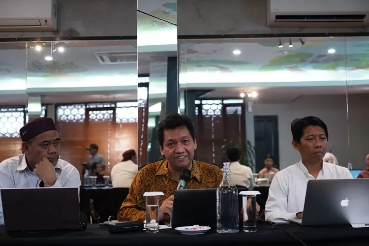 Ketua cluster riset di UMY saat memaparkan trend penelitian pada 2023.  (Foto : Dok BHP UMY  &nbsp;)
