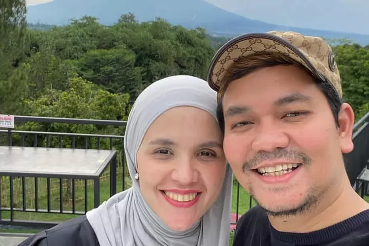 Reaksi Aldila Jelita istri Indra Bekti menanggapi hujata netizen terkait penggalangan dana yang ia lakukan. ( instagram @dhila_bekti )