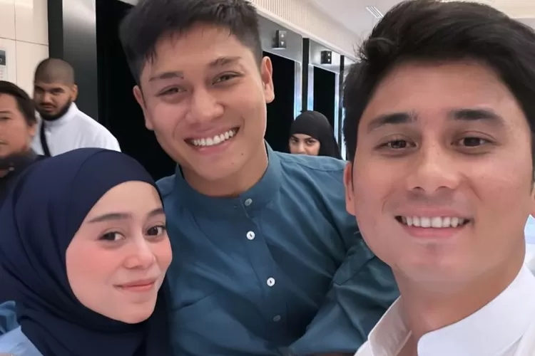 Sama-sama Pergi ke Tanah Suci Untuk Ibadah Umroh, Alshad Ahmad Ketemu dengan Rizky Billar dan Lesti Kejora (Gorajuara.com/dok: Instagram @alshadahmad)