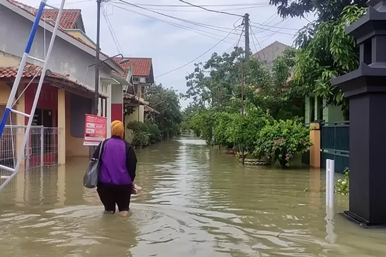 Kondisi banjir di kawasan Perumahan Griya Praja Mukti RSS Kendal.  (edi prayitno/kontributor Kendal)