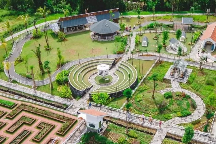 Simak! 14 spot foto cakep dan Instagramable di Obelix Village. (Instagram @obelixvillage)