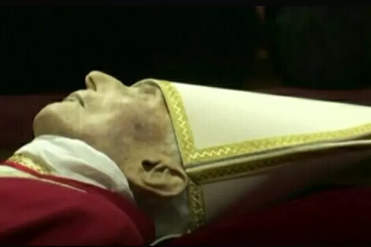 Paus Fransiskus Pimpin Langsung Upacara Pemakaman Paus Benediktus XVI, 5 Januari. (Tangkapan layar)