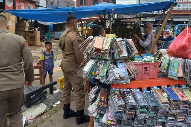 PKL di Pasar Cibinong Bogor saat ditertibkan Satpol PP.