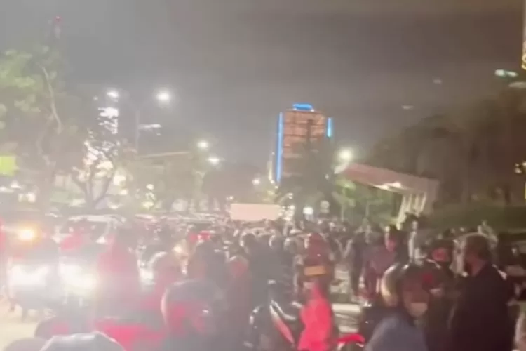 Malam Tahun Baru, Warga Terkena Prank akibat Menunggu Kembang Api di Margo City Depok (IG : Fakta.indo)
