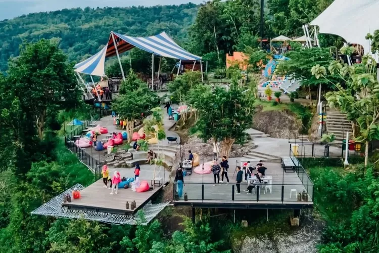 Eksotisme sunset di Obelix Hills yang ciamik dan Instagramable. (Akun Instagram @obelixhills)