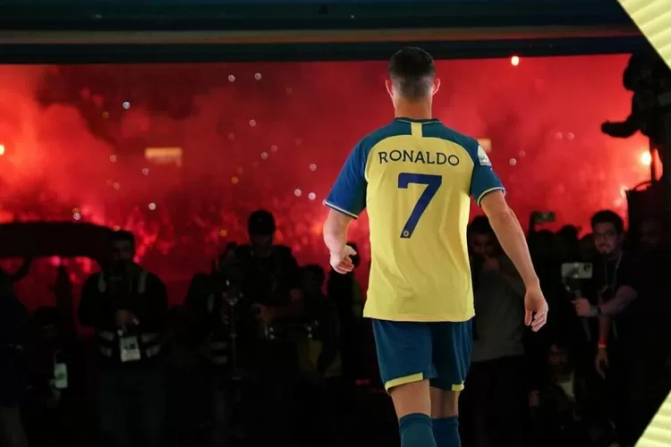 Cristiano Ronaldo resmi bergabung dan diperkenalkan ke publik Al-Nassr. 