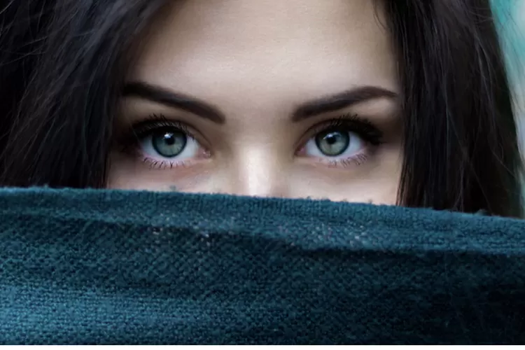 Ilustrasi sifat wanita yang buat pria tidak ingin meninggalkanmu (Unsplash/Alexandru Zdrobău)