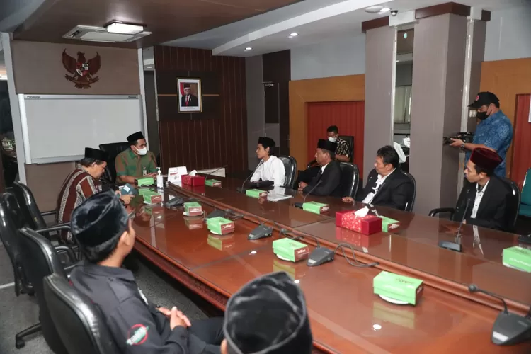 Pengasuh Santri Ndalan melakukan audiensi dengan Wagub Jateng Taj Yasin. (dok. Satri Ndalan)