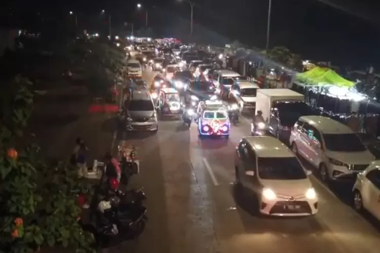 lalu lintas kendaraan di Jakarta kembali padat