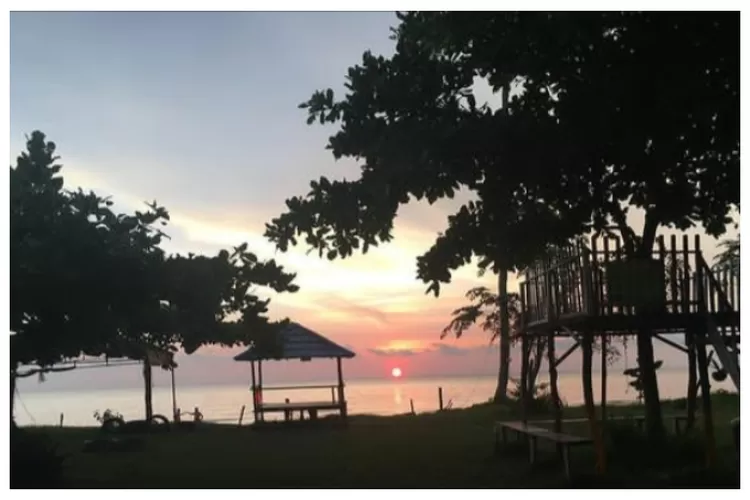 Destinasi wisata Pantai Taman Hijau Rindang di Kalimantan Selatan (Instagram @thr_takisung)