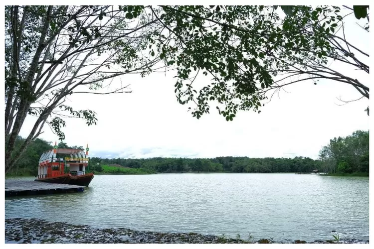 Destinasi wisata Danau Hatiwin di Kalimantan Selatan (Instagram @pariwisata.tapin)