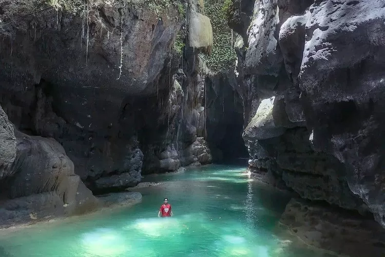 Sensasi unik ketika liburan akhir pekan di Salo Merungnge, wisata alam Bone, Sulawesi Selatan (Instagram @visitbone)