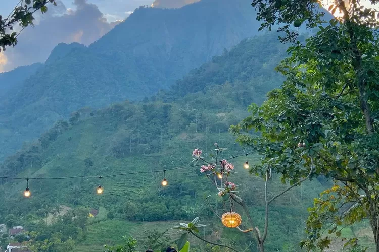 View indah dari salah satu destinasi wisata desa Rahtawu Kudus (Tangkapan layar Instagram /@ seribu_batu_semliro)